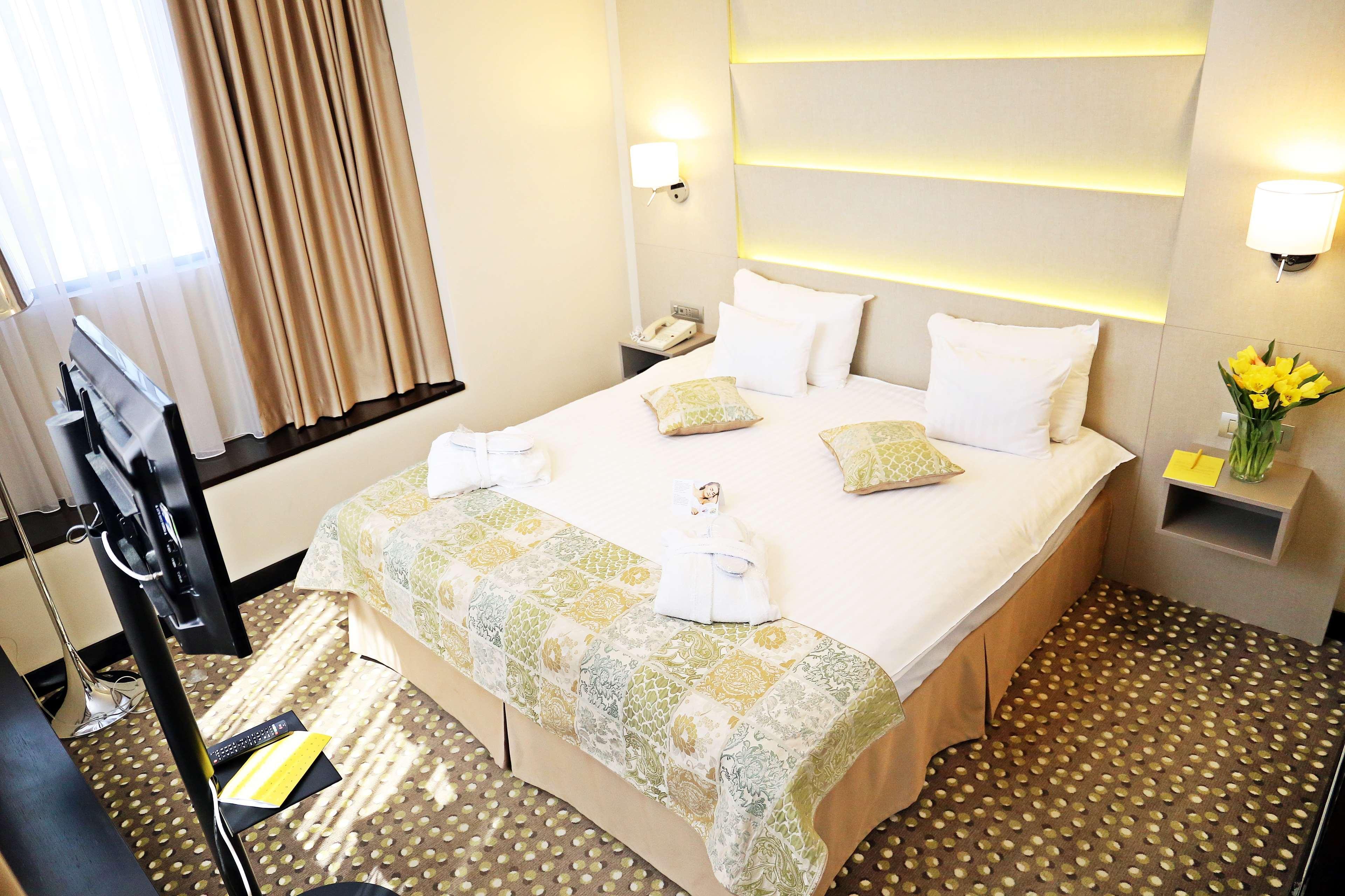 Leonardo Hotel Bucharest City Center Bagian luar foto