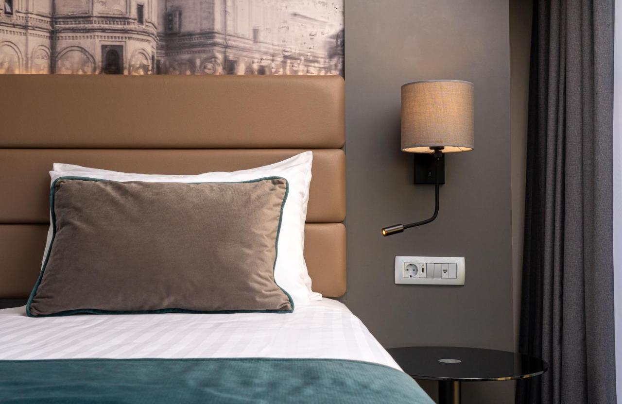 Leonardo Hotel Bucharest City Center Bagian luar foto