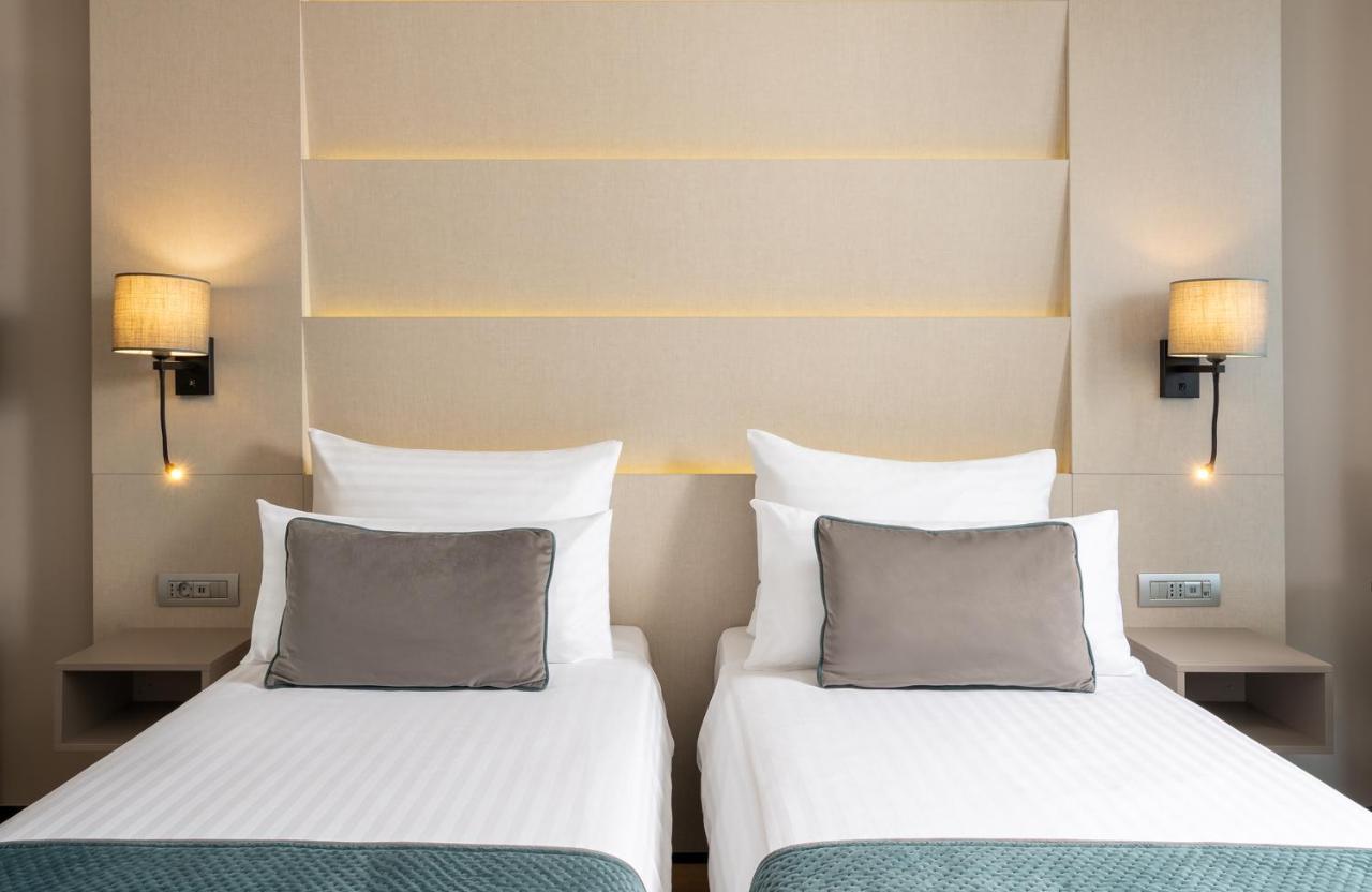 Leonardo Hotel Bucharest City Center Bagian luar foto
