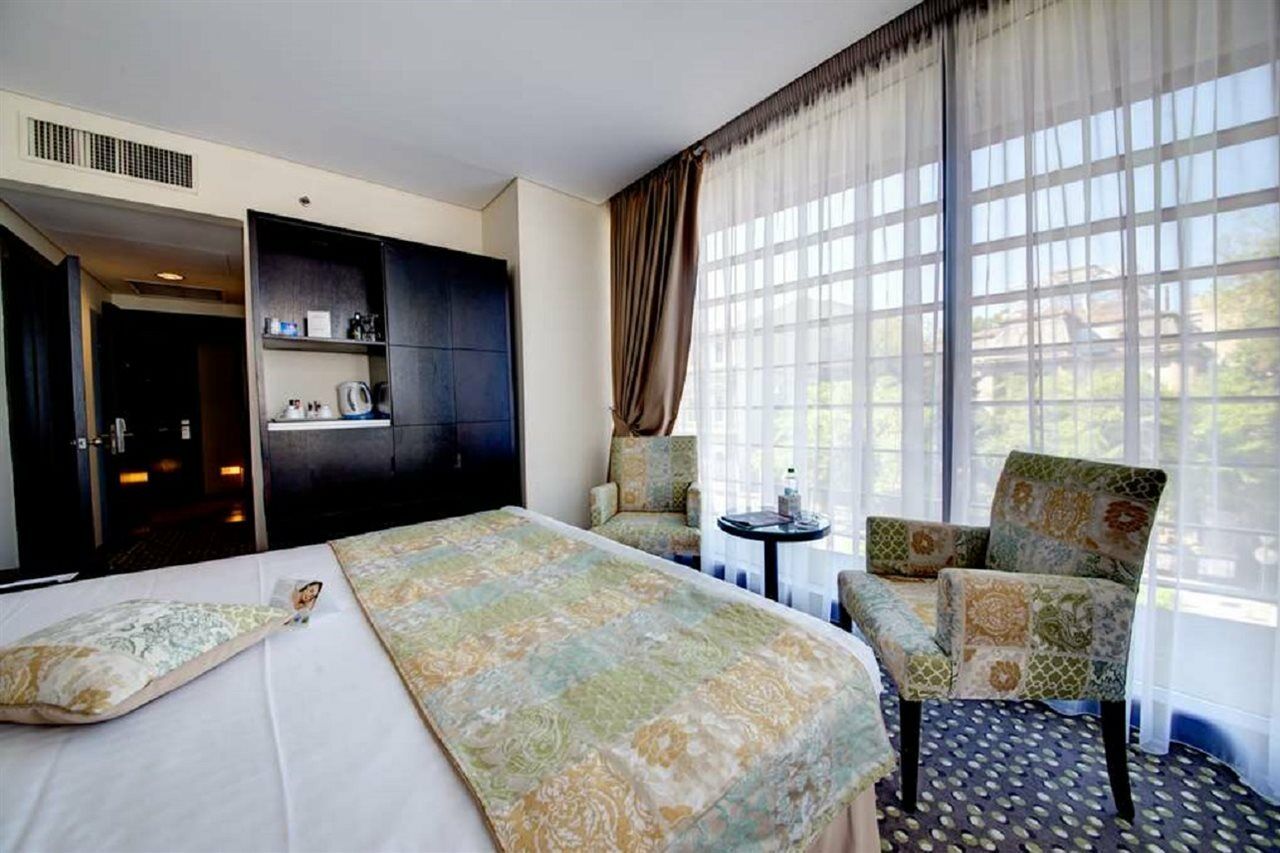 Leonardo Hotel Bucharest City Center Bagian luar foto